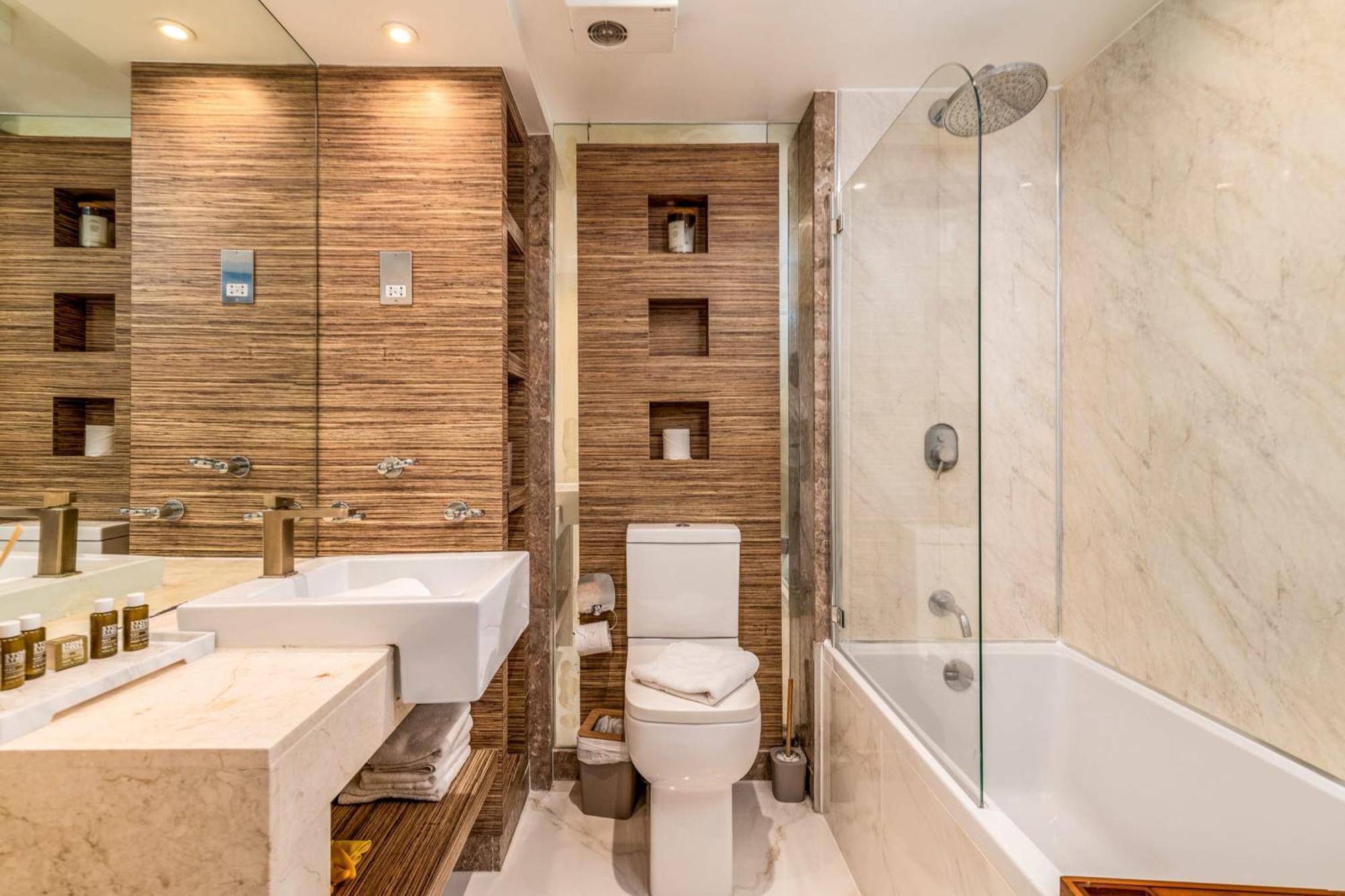 Canary Wharf Retreat With Free Secure Parking * Londra