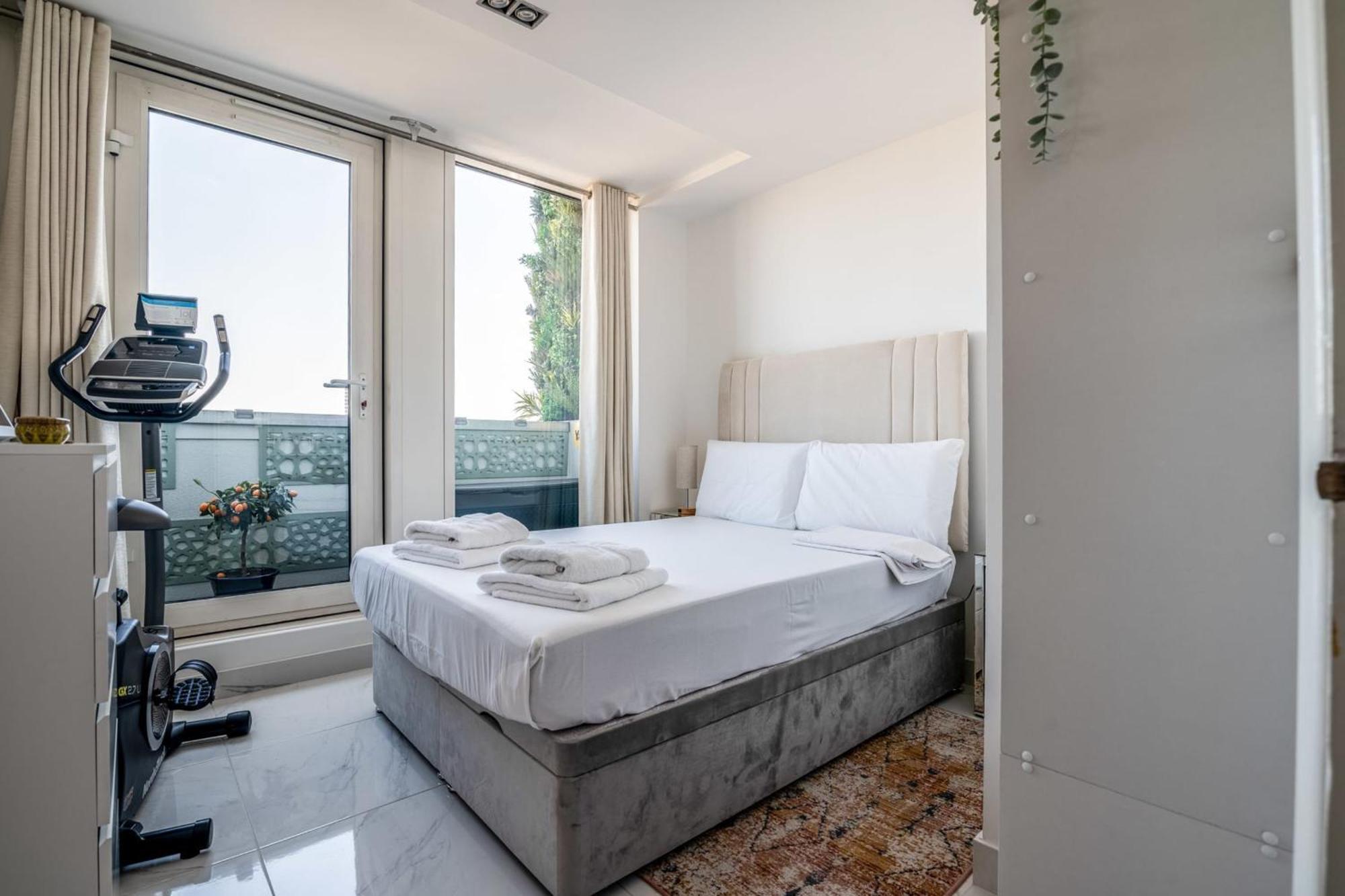 Apartament Canary Wharf Retreat With Free Secure Parking Londra