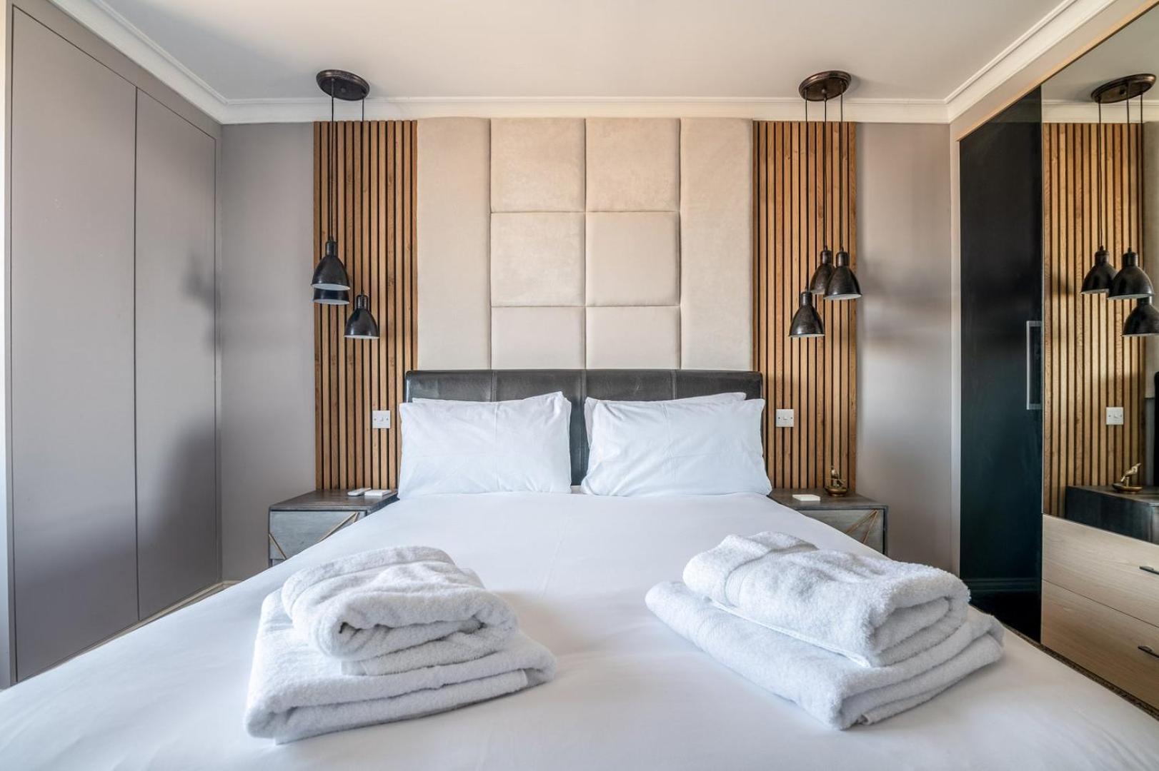 Canary Wharf Retreat With Free Secure Parking * Londra